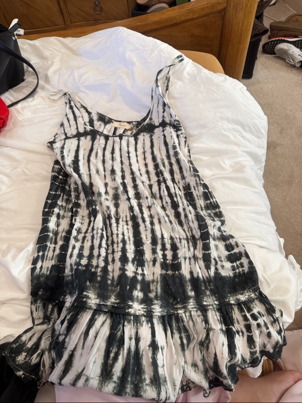 skemo beach Women’s Black and White Tie-Dye Sleeveless Ruffle Dress